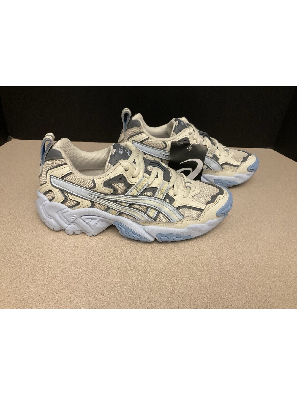 New! Womens Asics Gel Nandi OG Cream/Light Blue Athletic Shoes. Size 6.5. Nice!